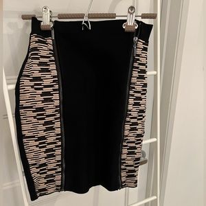 Marciano skirt with zippers on the sides large